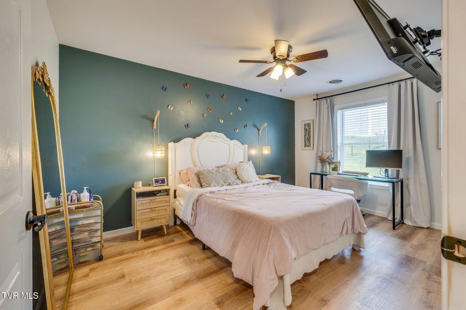 Photo #12: 986 Glen Street