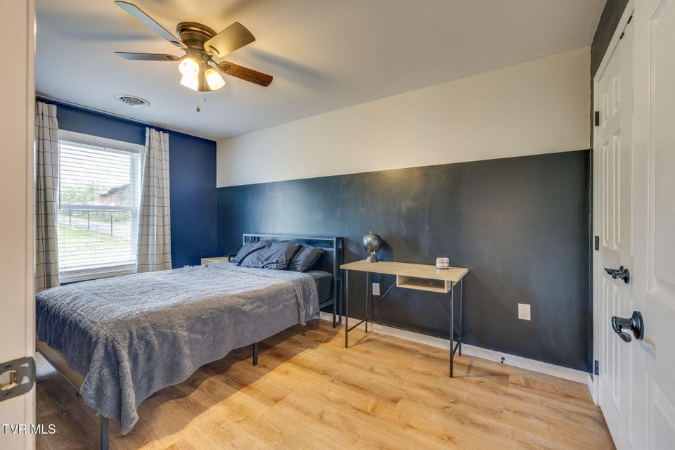 Photo #17: 986 Glen Street