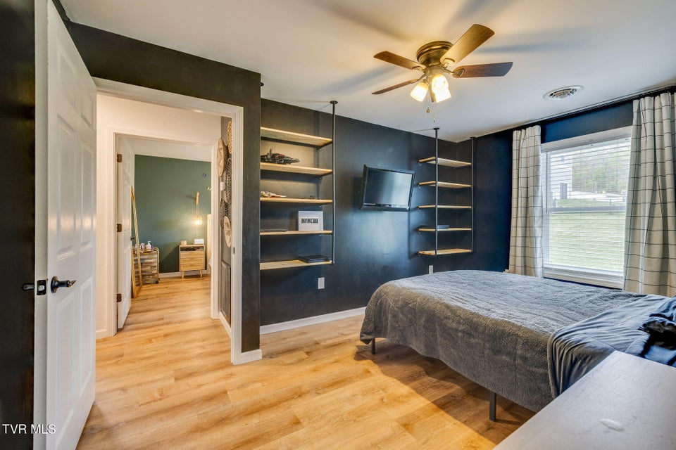 Photo #18: 986 Glen Street