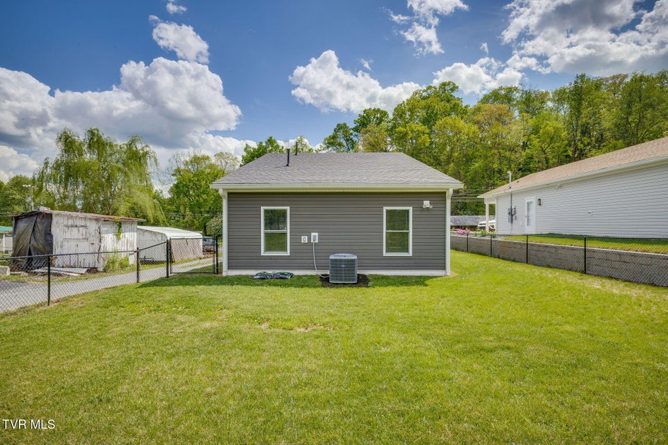 Photo #20: 986 Glen Street