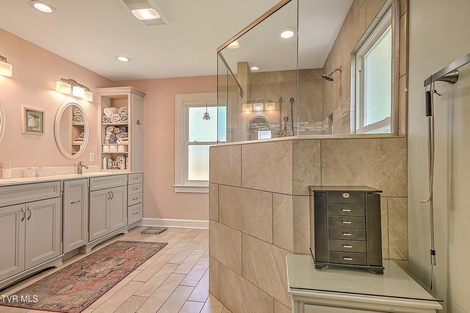 Photo #31: 101 Mcarthur Avenue