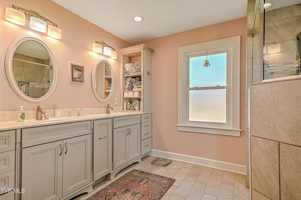 Photo #32: 101 Mcarthur Avenue