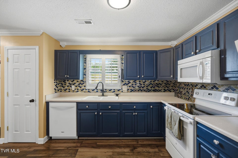 Photo #5: 2101 Cherokee Road