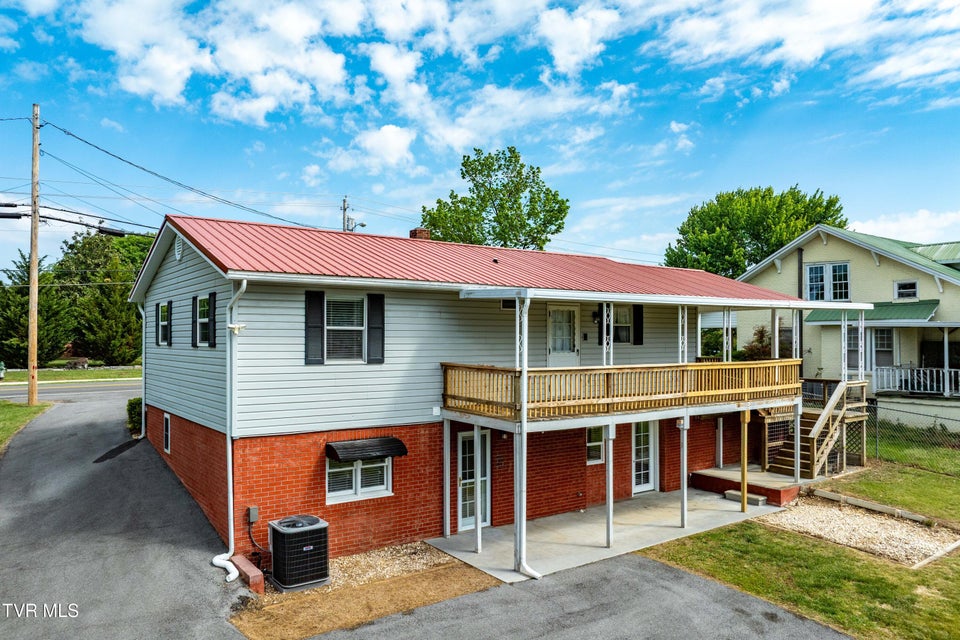 Photo #43: 518 Main Street