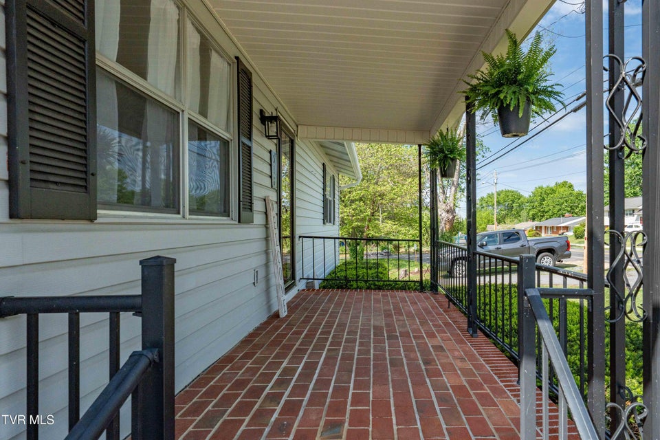 Photo #4: 518 Main Street