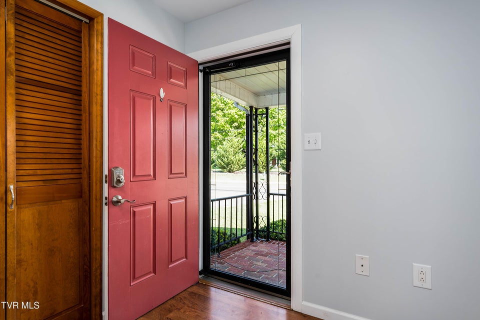 Photo #5: 518 Main Street