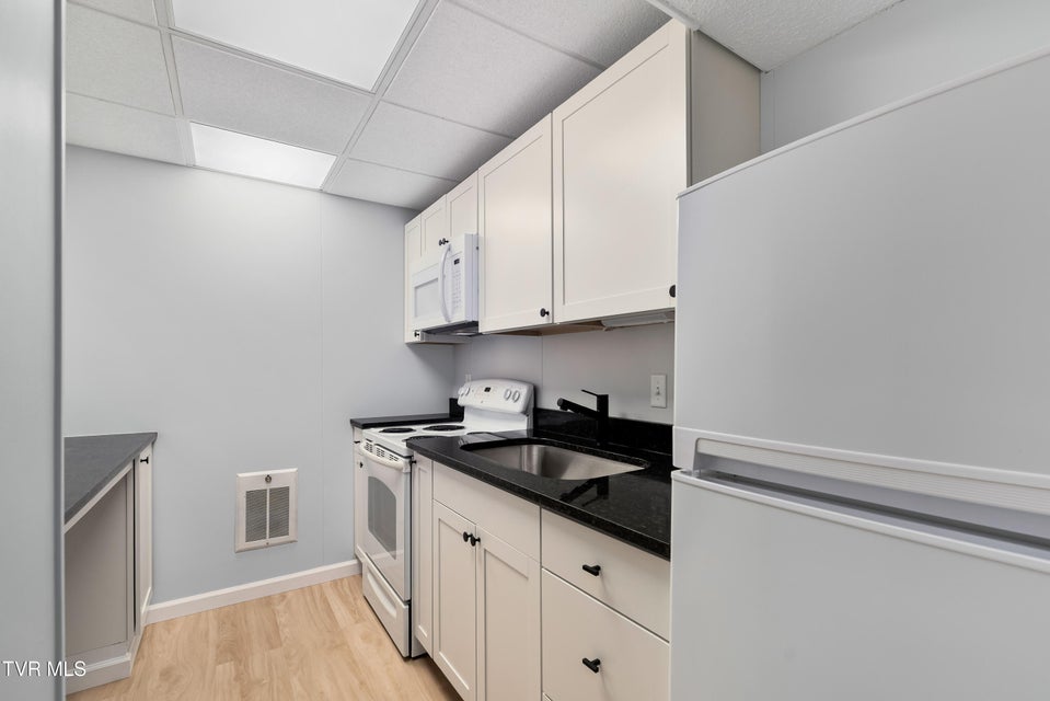 Photo #28: 518 Main Street