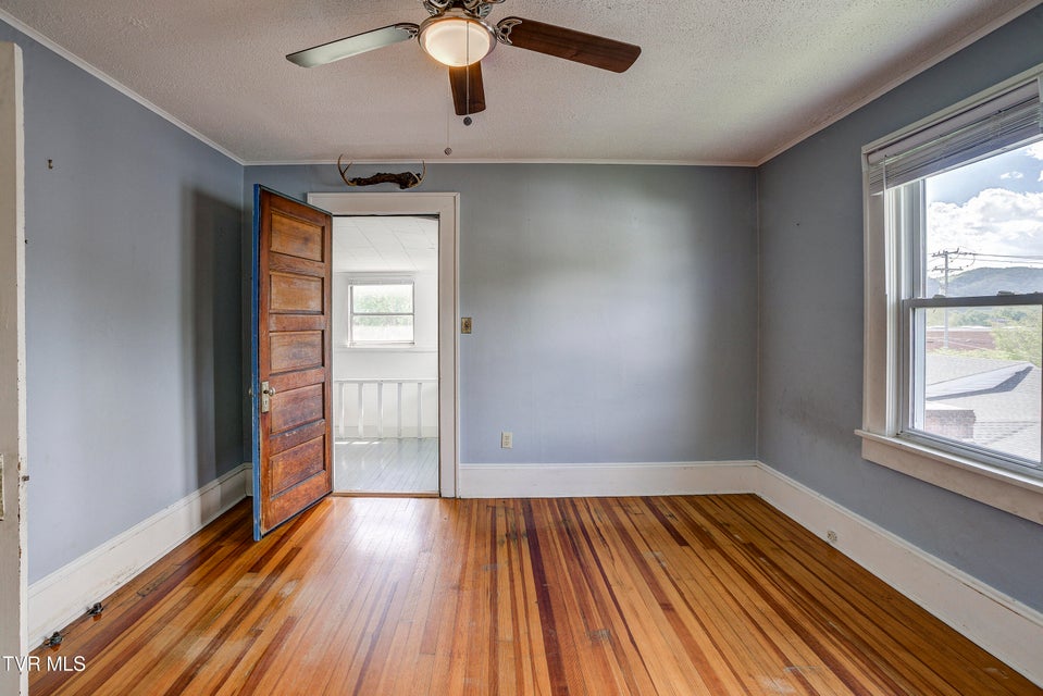 Photo #33: 312 Love Street