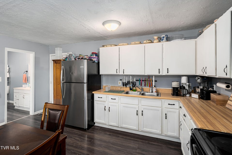 Photo #10: 304 Chestnut Street