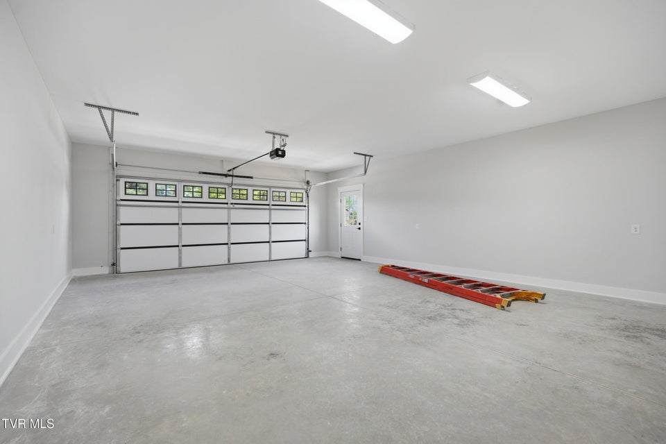 Photo #26: 112 Lamont Road