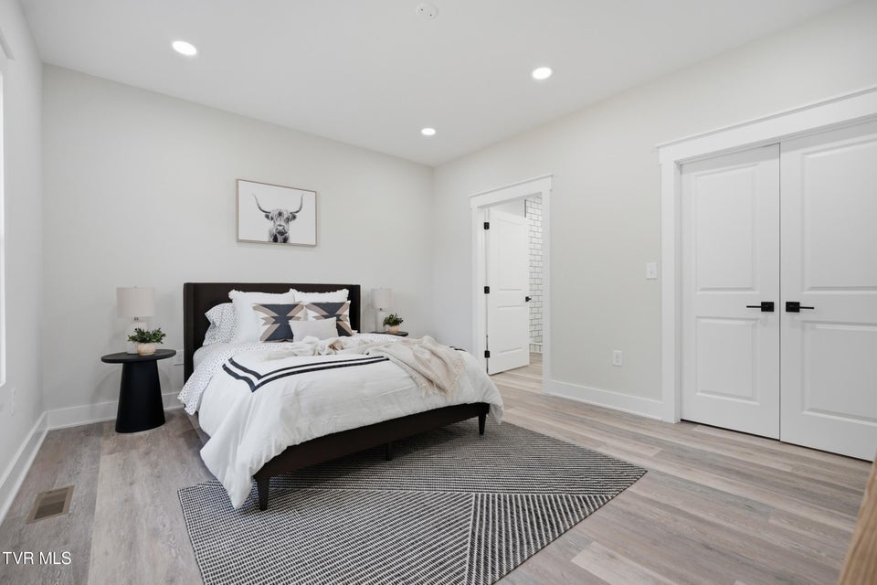 Photo #15: 112 Lamont Road