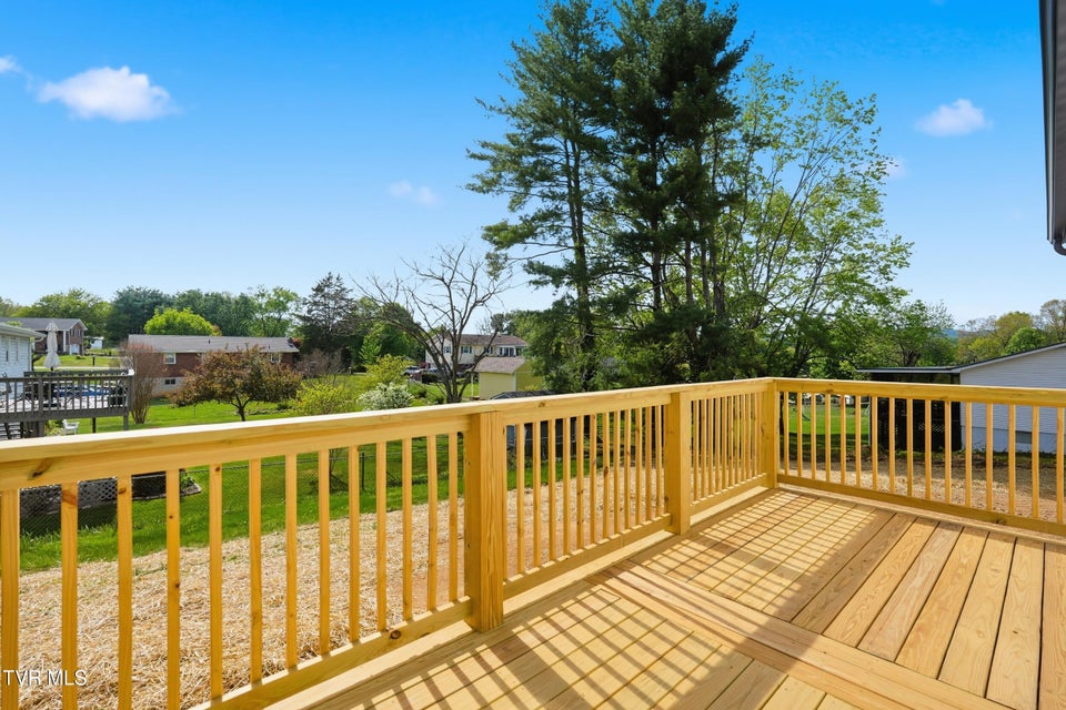 Photo #27: 112 Lamont Road