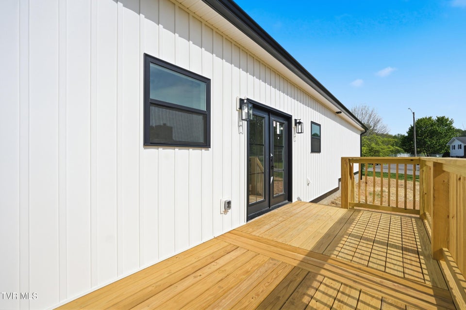 Photo #28: 112 Lamont Road