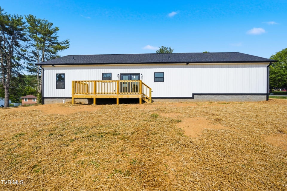 Photo #29: 112 Lamont Road