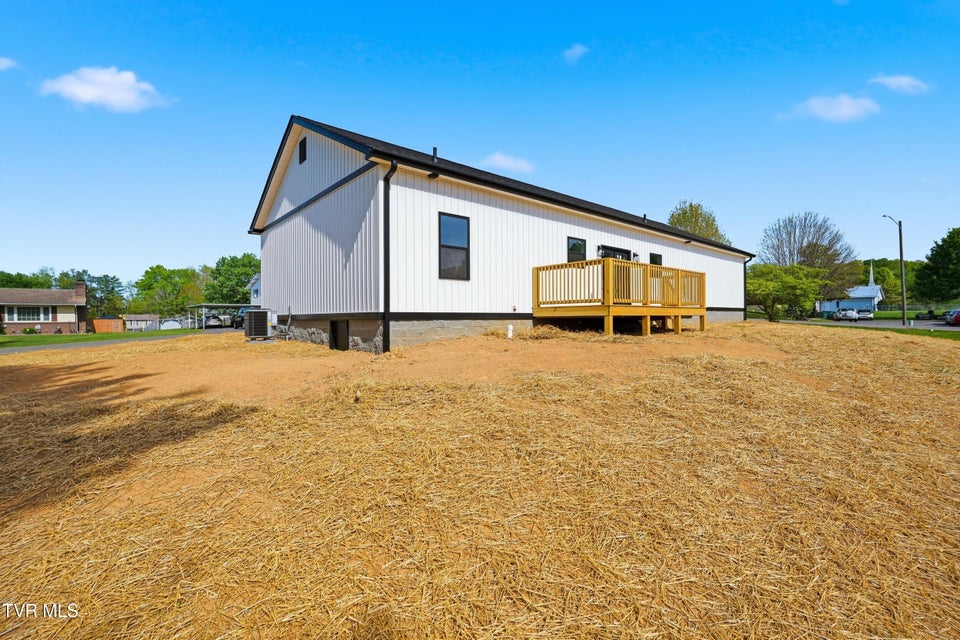 Photo #30: 112 Lamont Road