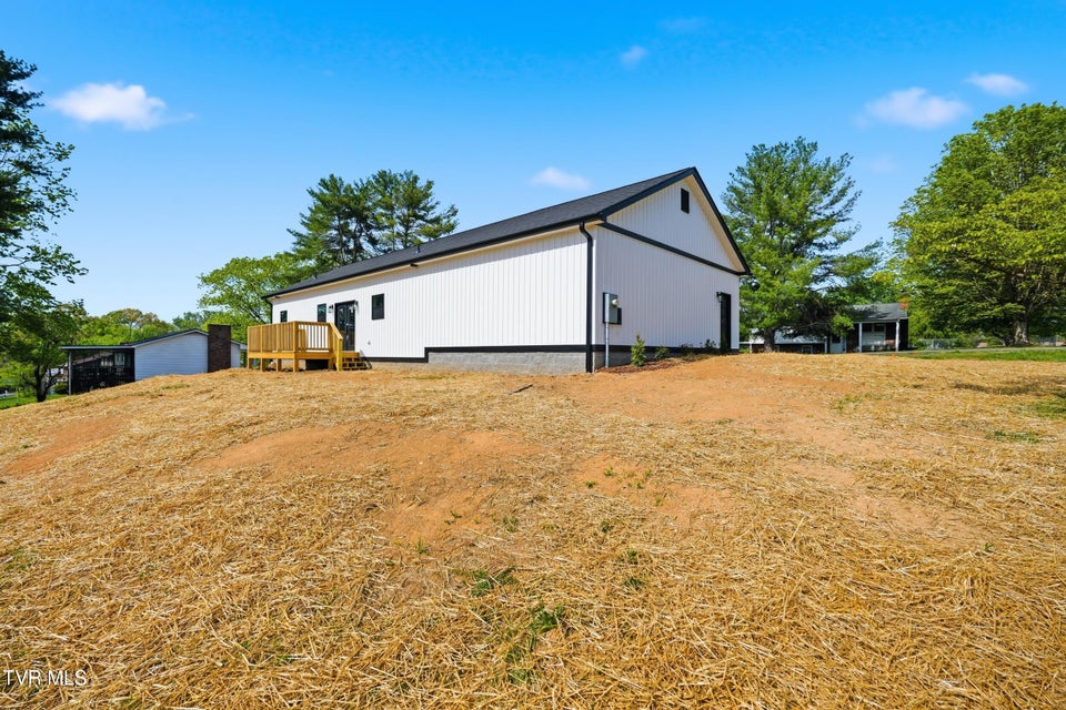 Photo #31: 112 Lamont Road