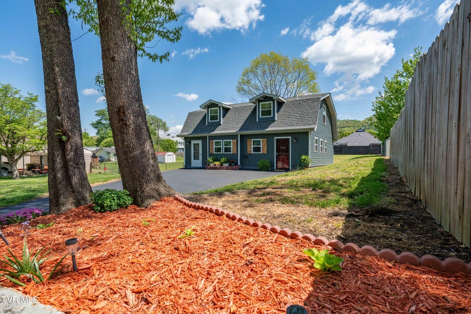 Photo #3: 530 South Street