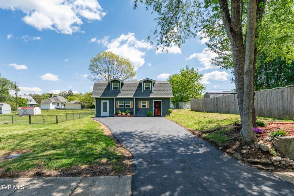 Photo #4: 530 South Street