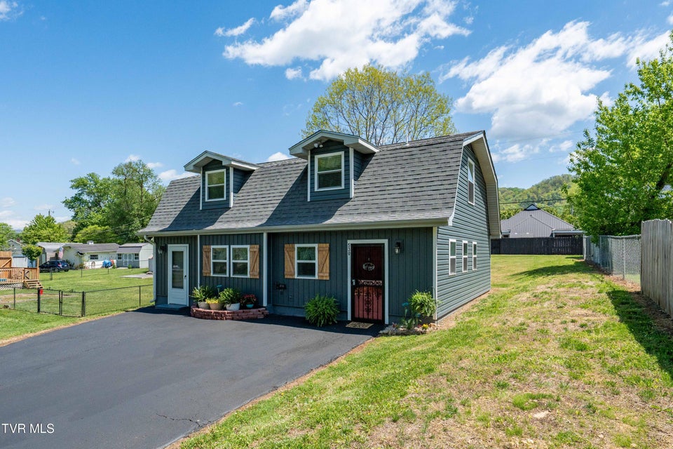 Photo #7: 530 South Street