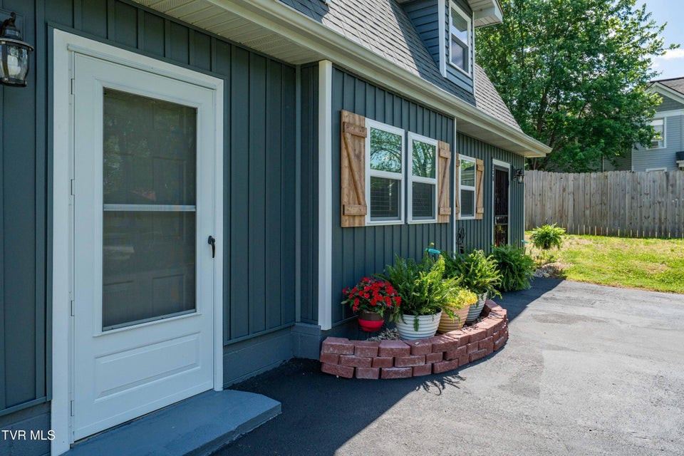 Photo #10: 530 South Street