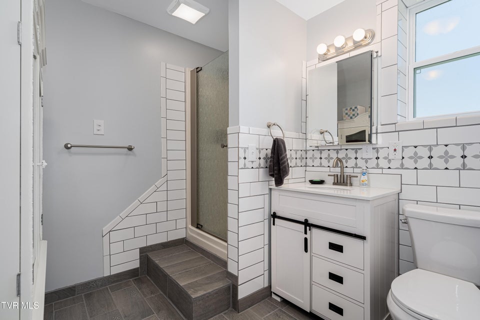 Photo #26: 530 South Street