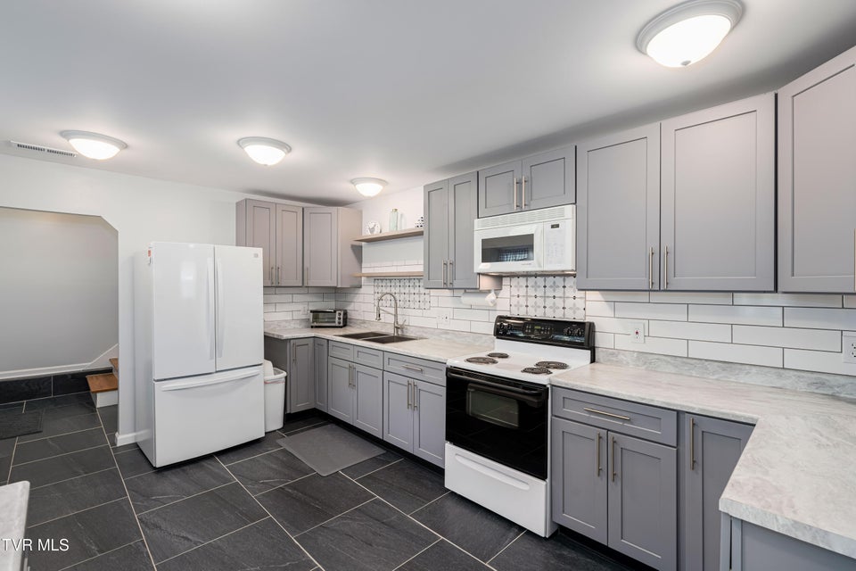 Photo #31: 530 South Street