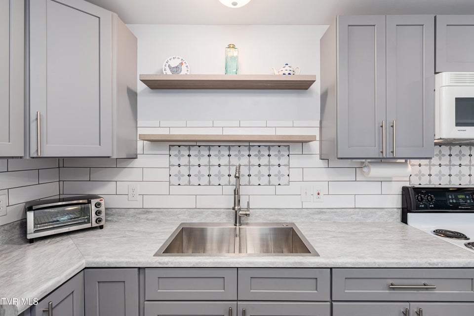 Photo #32: 530 South Street