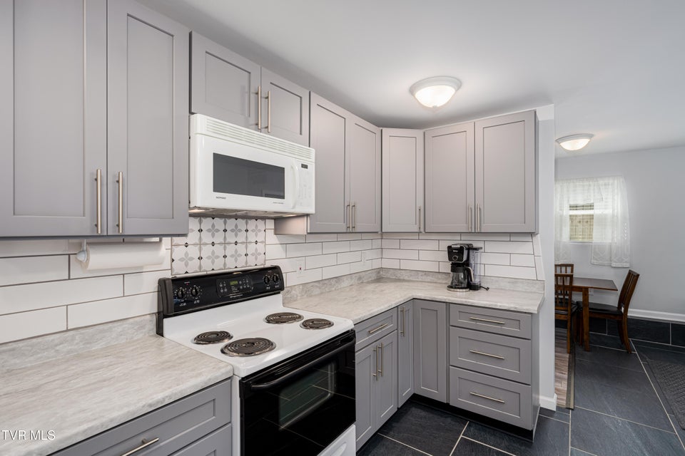 Photo #33: 530 South Street