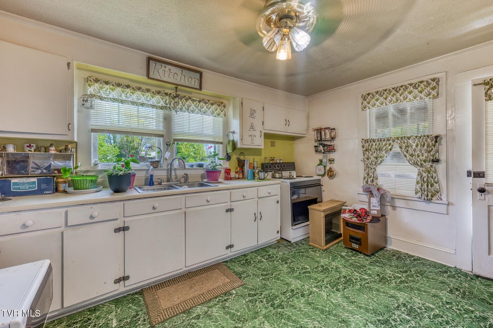 Photo #17: 2424 Catherine Street