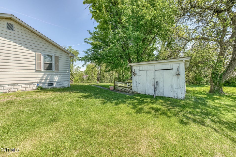 Photo #31: 2424 Catherine Street