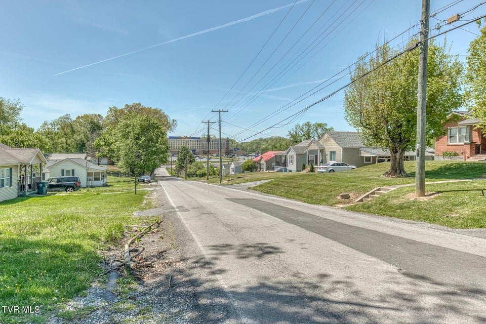 Photo #36: 2424 Catherine Street