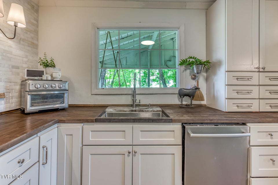 Photo #11: 713 Crowell Lane