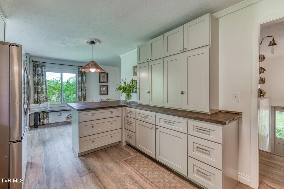 Photo #12: 713 Crowell Lane