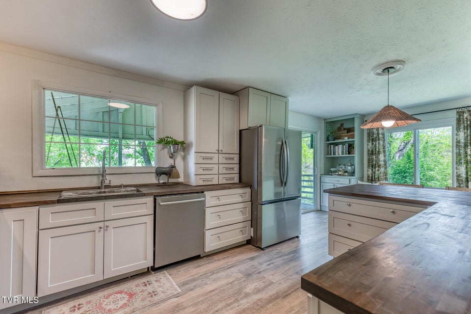 Photo #13: 713 Crowell Lane