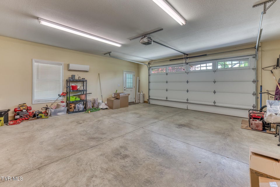 Photo #42: 37 Vesta Sue Court