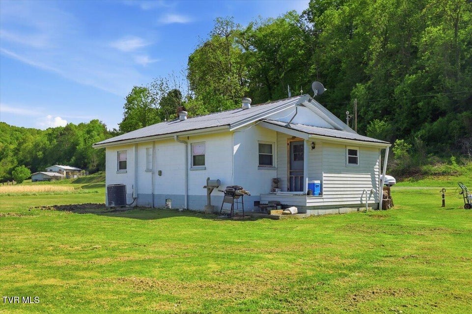 Photo #8: 525 Matthews Lane