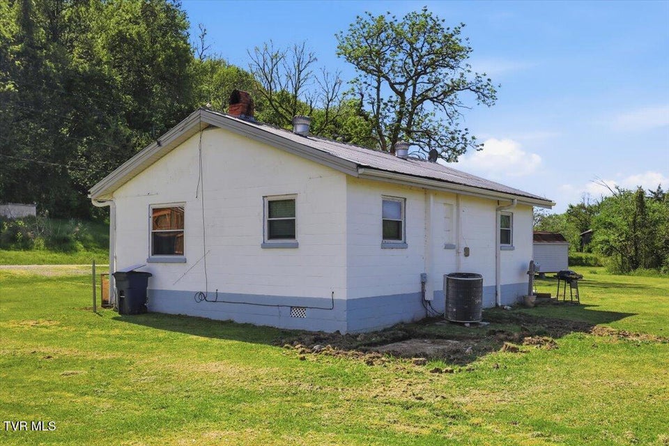 Photo #10: 525 Matthews Lane