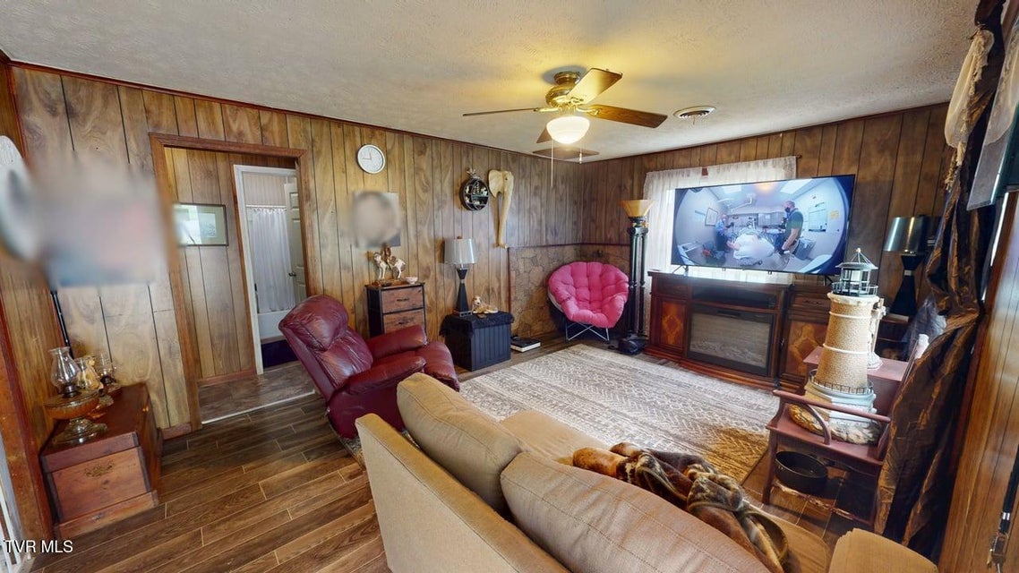 Photo #17: 525 Matthews Lane