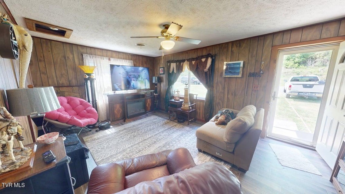 Photo #18: 525 Matthews Lane