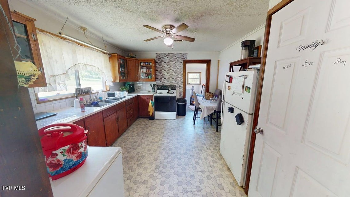 Photo #20: 525 Matthews Lane