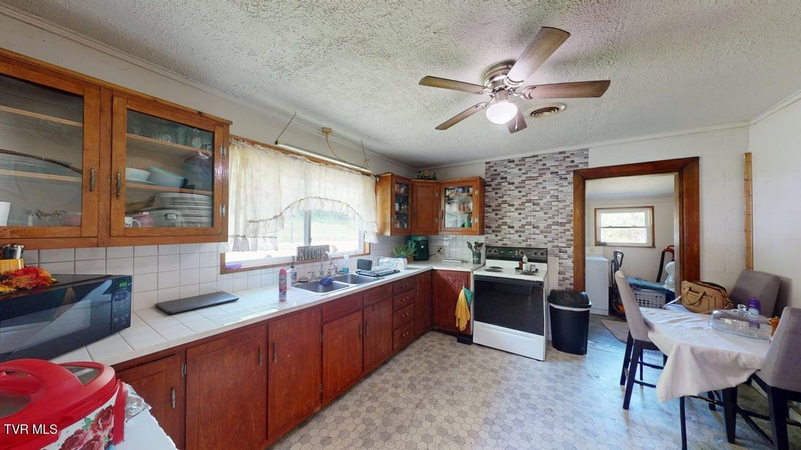 Photo #21: 525 Matthews Lane