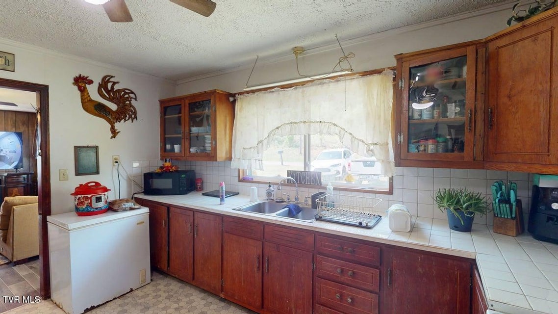 Photo #22: 525 Matthews Lane