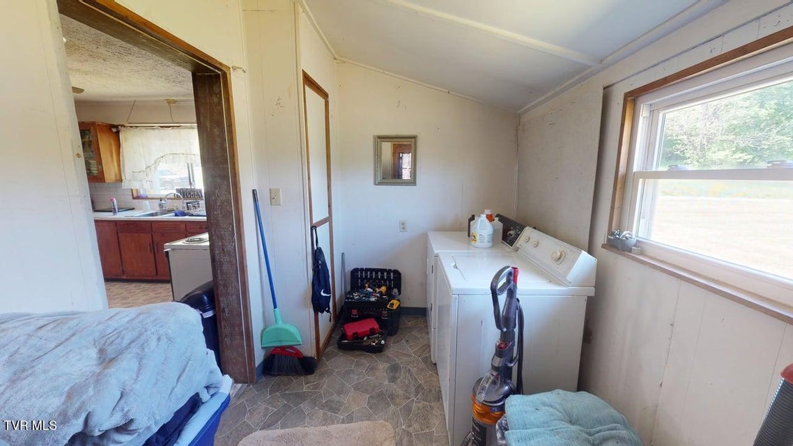 Photo #24: 525 Matthews Lane