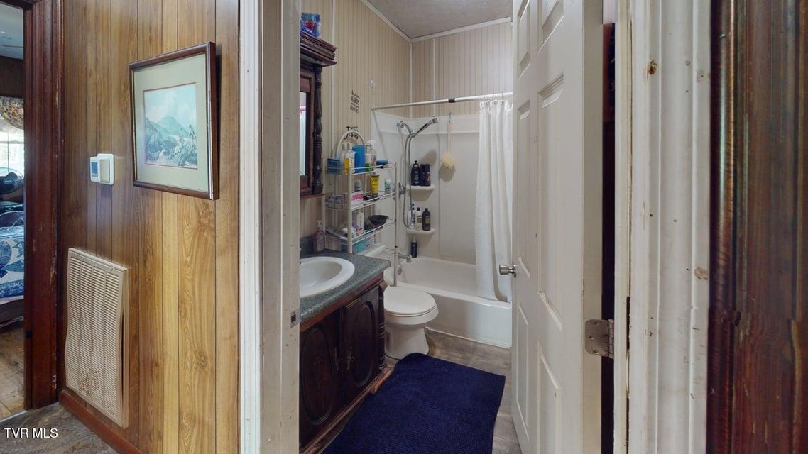 Photo #26: 525 Matthews Lane