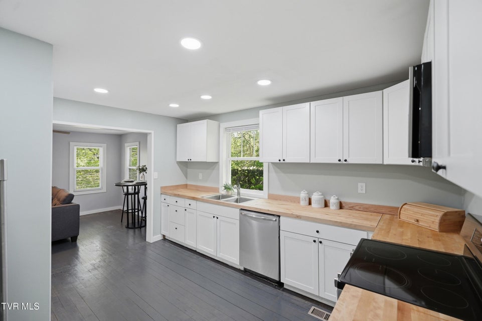 Photo #14: 1658 Echo Court