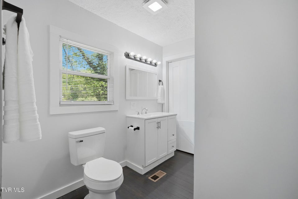 Photo #27: 1658 Echo Court