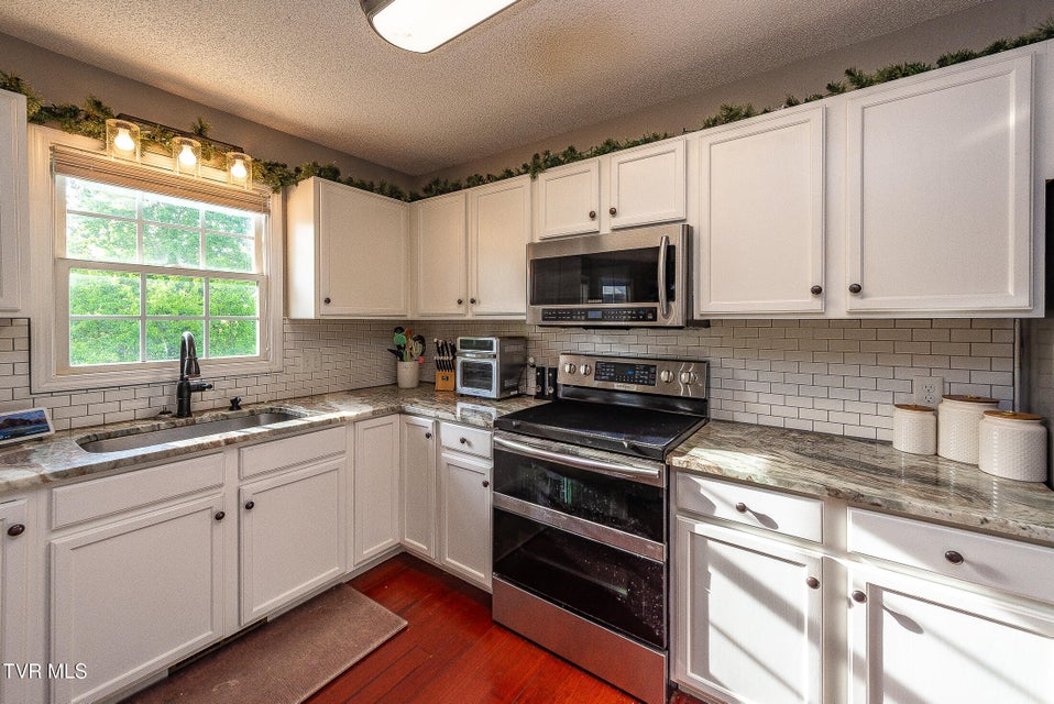 Photo #10: 2333 Louita Avenue