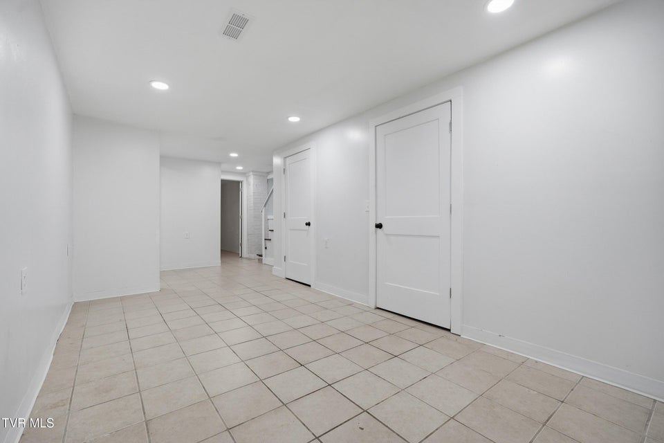 Photo #31: 1658 Echo Court