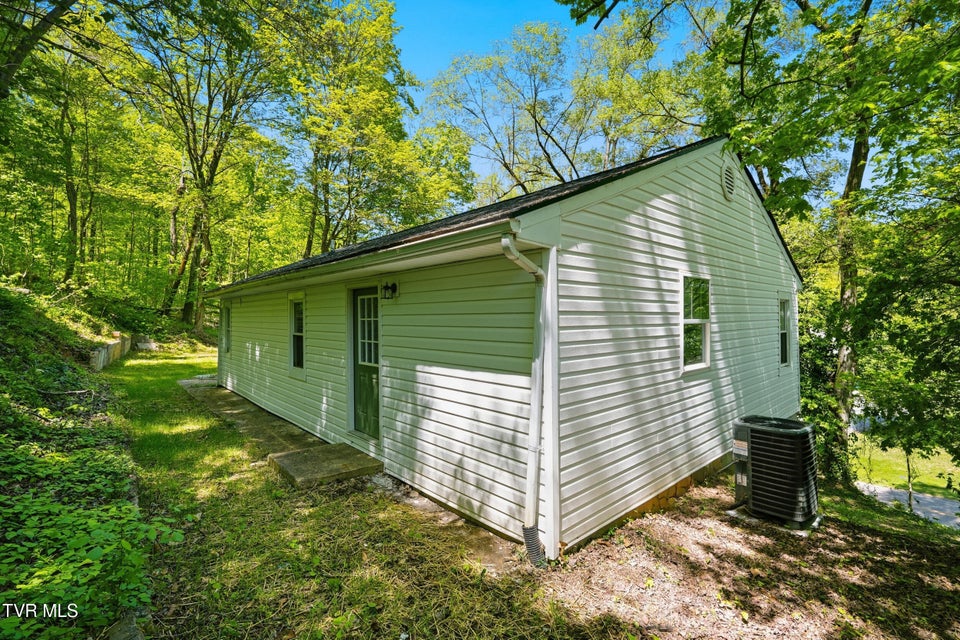 Photo #33: 1658 Echo Court