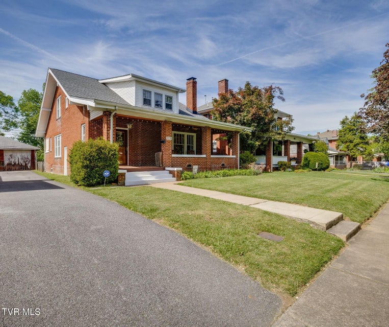 Photo #2: 812 Maple Street